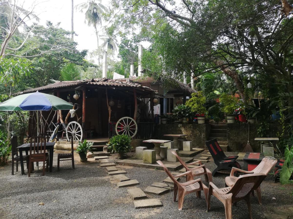 Hotel Sea Breeze Garden Tangalle Exterior foto