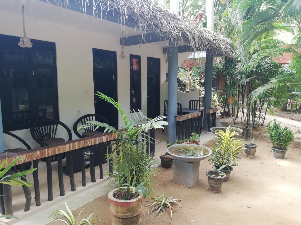 Hotel Sea Breeze Garden Tangalle Exterior foto