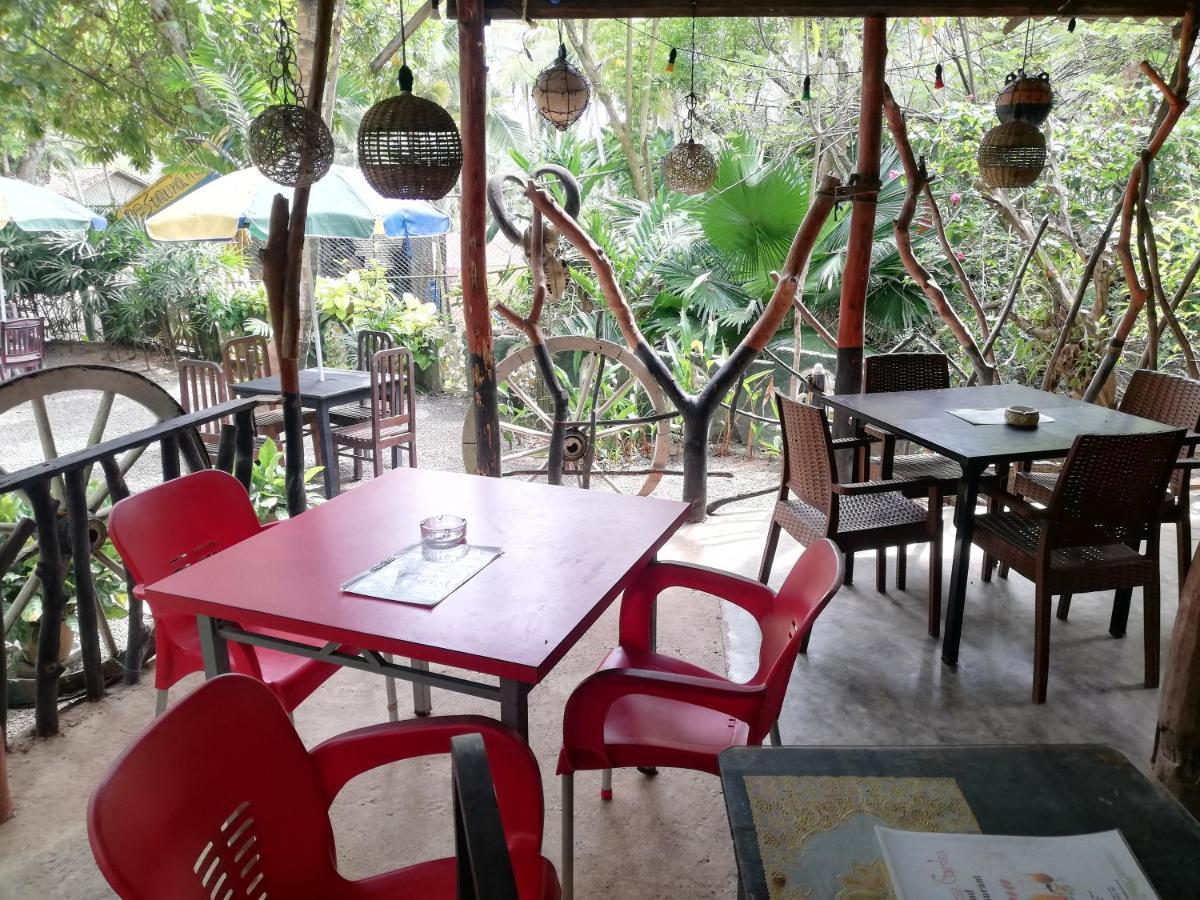 Hotel Sea Breeze Garden Tangalle Exterior foto