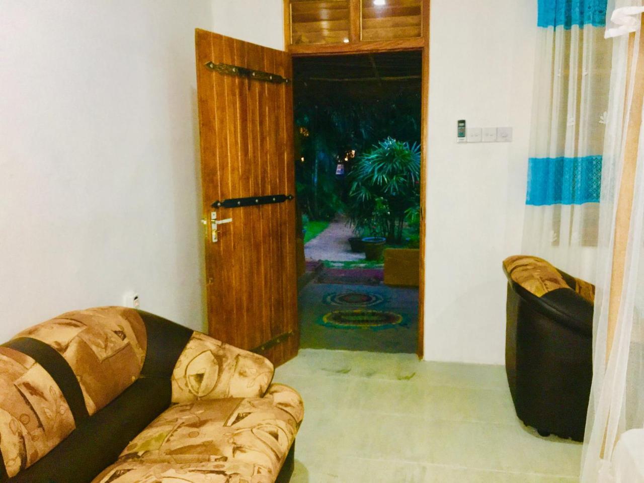 Hotel Sea Breeze Garden Tangalle Exterior foto