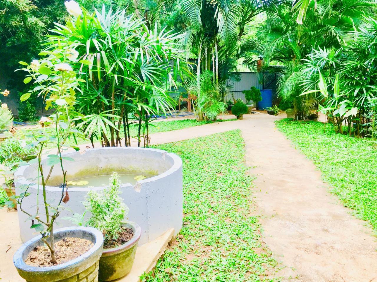 Hotel Sea Breeze Garden Tangalle Exterior foto
